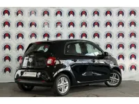 Gebraucht Smart ForFour Electric Drive 60 kW (82 PS) 2021 Black (metallic) Kleinwagen