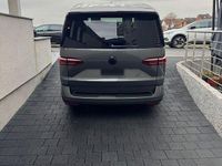 Gebraucht VW Multivan Edition 150 PS (110 kW) 2024 Grau Van
