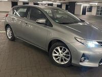 Gebraucht Toyota Auris 132 PS (97 kW) 2012 Silber Kleinwagen