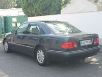 Gebraucht Mercedes E240 Elegance 170 PS (125 kW) 1998 Schwarz metallic Limousine