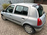 Gebraucht Renault Clio II 75 PS (55 kW) 2000 Silber Kleinwagen