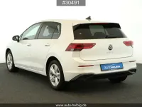 Second-hand VW Golf VIII Life 150 CP (110 kW) 2023 Alb Berlinǎ