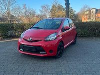 Gebraucht Toyota Aygo 68 PS (50 kW) 2012 Rot Kleinwagen