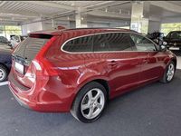 Gebraucht Volvo V60 Momentum 163 PS (119 kW) 2011 Rot Kombi