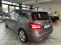Gebraucht Mercedes B200 Urban 136 PS (100 kW) 2015 Grau Kleinwagen