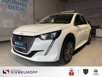 Gebraucht Peugeot e-208 Allure 100 kW (136 PS) 2023 Weiß Kleinwagen