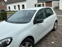 Gebraucht VW Golf VI 105 PS (77 kW) 2010 Weiß Kleinwagen
