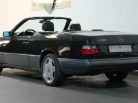 Gebraucht Mercedes E320 220 PS (161 kW) 1995 Blau Cabrio