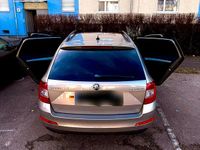 Gebraucht Skoda Octavia 179 PS (131 kW) 2014 Gelb Kleinwagen