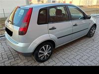 Second-hand Ford Fiesta 70 CP (51 kW) 2004 Argintiu Hatchback
