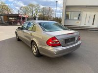 Gebraucht Mercedes E200 163 PS (119 kW) 2003 Silber Limousine