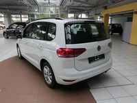 Gebraucht VW Touran 150 PS (110 kW) 2024 Weiß Van / Kleinbus
