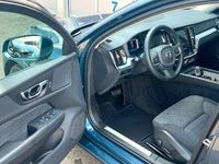 Gebraucht Volvo V60 Core 197 PS (144 kW) 2022 Blau Kombi