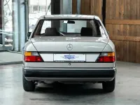Gebraucht Mercedes 200 118 PS (86 kW) 1991 Silber Limousine