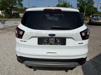 Gebraucht Ford Kuga Trend 150 PS (110 kW) 2018 Frozen white SUV