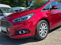 Używany Ford S-MAX Titanium 179 KM (131 kW) 2017 Czerwony Minivan