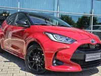 Gebraucht Toyota Yaris Basis 116 PS (85 kW) 2022 Karminarot metallic, dach schwarz Kleinwagen