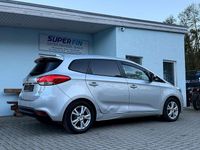 Gebraucht Kia Carens Spirit 135 PS (99 kW) 2015 Silber Van / Kleinbus
