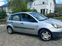 Używany Ford Fiesta 69 KM (50 kW) 2005 Srebrny Hatchback