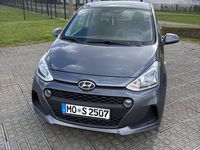 Gebraucht Hyundai i10 Select 67 PS (49 kW) 2018 Grau Kleinwagen