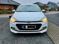 Gebraucht Hyundai i20 85 PS (62 kW) 2015 Weiß Kleinwagen