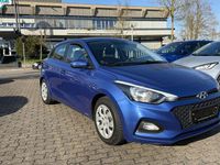 Gebraucht Hyundai i20 Select 75 PS (55 kW) 2019 Blau Kleinwagen