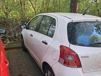 Gebraucht Toyota Yaris 69 PS (50 kW) 2010 Weiß Kleinwagen