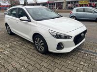 Gebraucht Hyundai i30 Style 140 PS (102 kW) 2018 Weiß Limousine