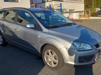 Gebraucht Ford Focus Ghia 116 PS (85 kW) 2005 Blau Kombi