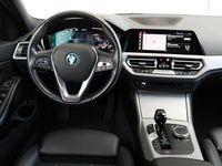 Gebraucht BMW 330e Advantage 292 PS (214 kW) 2021 Weiß Kombi