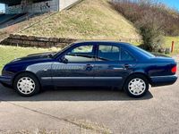 Gebraucht Mercedes E300 Elegance 177 PS (130 kW) 1999 Blau Limousine
