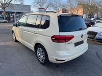 Gebraucht VW Touran 116 PS (85 kW) 2019 Beige Van / Kleinbus