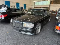 Używany Mercedes E500 AMG 1989 Czarny Sedan/Limuzyna