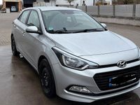 Gebraucht Hyundai i20 Active 101 PS (74 kW) 2018 Silber Limousine