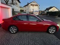 Gebraucht BMW 320 Sport Line 184 PS (135 kW) 2014 Rot Limousine