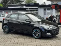 Gebraucht Hyundai i20 Style 101 PS (74 kW) 2017 Schwarzuni Limousine
