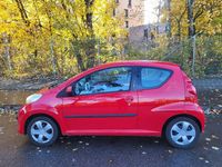 Gebraucht Peugeot 107 Urban Move 68 PS (50 kW) 2008 Rot Kleinwagen