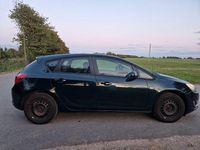 Gebraucht Opel Astra Edition 140 PS (102 kW) 2014 Limousine