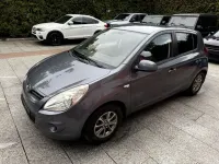 Gebraucht Hyundai i20 77 PS (56 kW) 2012 Grau Kleinwagen