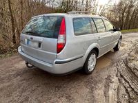 Gebraucht Ford Mondeo 125 PS (91 kW) 2001 Silber Kombi