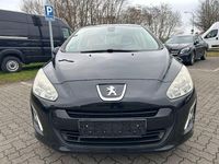 Gebraucht Peugeot 308 Active 120 PS (88 kW) 2012 Schwarz Limousine