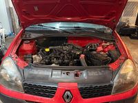 Gebraucht Renault Clio II 58 PS (42 kW) 2002 Rot Kleinwagen
