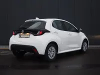 Gebraucht Toyota Yaris Basis 72 PS (52 kW) 2023 Schneeweiß Kleinwagen