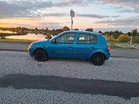 Gebraucht Renault Clio II 60 PS (44 kW) 2004 Blau Kleinwagen