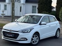 Gebraucht Hyundai i20 Classic 75 PS (55 kW) 2015 Weiß Limousine