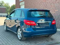 Gebraucht Mercedes B180 122 PS (89 kW) 2012 Blau Kleinwagen