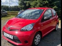 Gebraucht Toyota Aygo Basis 68 PS (50 kW) 2014 Rot Kleinwagen