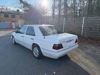 Gebraucht Mercedes E320 220 PS (161 kW) 1995 Weiß Limousine