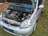 Gebraucht Toyota Yaris 68 PS (50 kW) 2004 Silber Kleinwagen