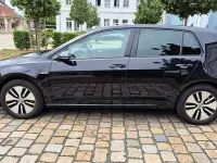 Gebraucht VW e-Golf 100 kW (136 PS) 2019 Deep black perleffekt Kleinwagen